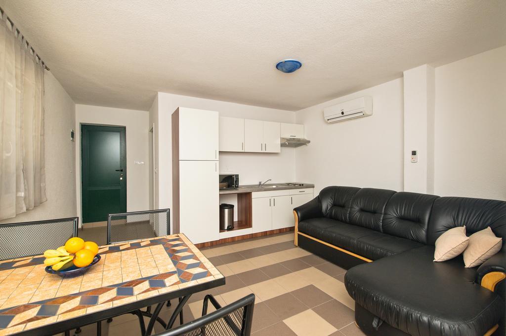 Apartment Afrika Makarska Eksteriør bilde
