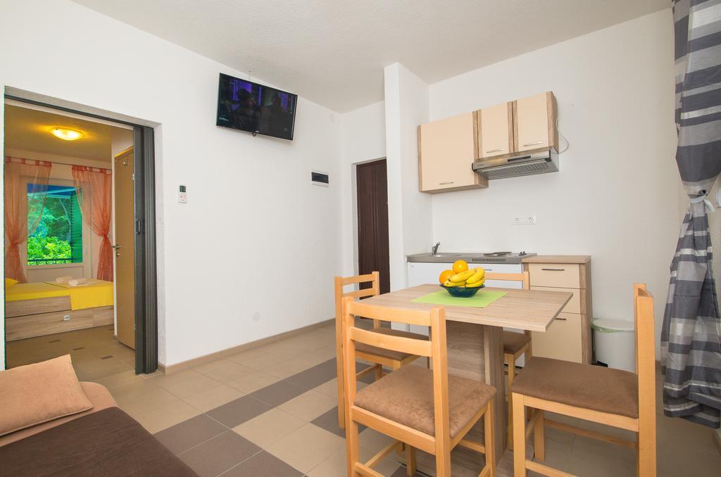 Apartment Afrika Makarska Eksteriør bilde