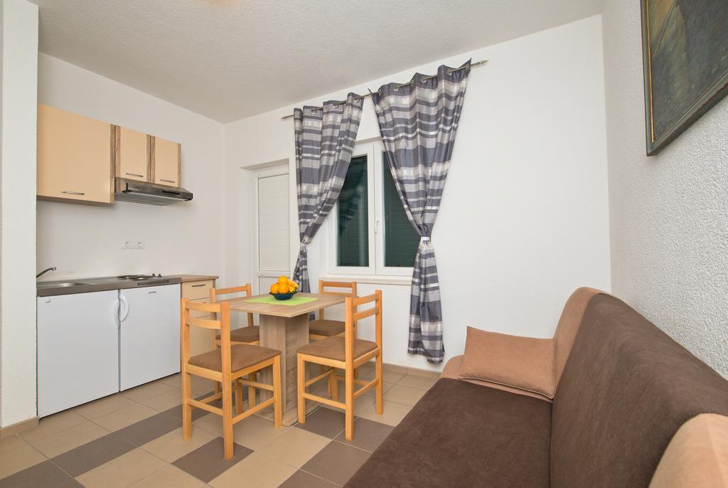 Apartment Afrika Makarska Eksteriør bilde